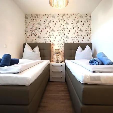 Bernstein & Breakfast 06